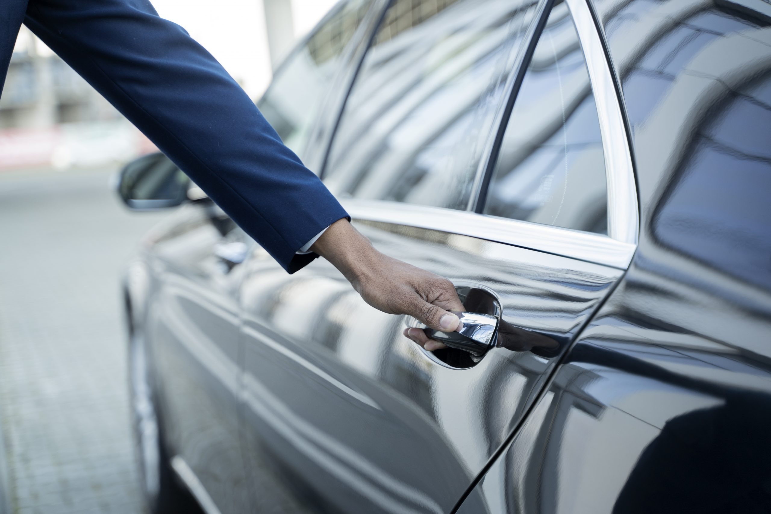 Experience Elite Chauffeur Services for Discerning Travellers Experience Elite Chauffeur Services for Discerning Travellers